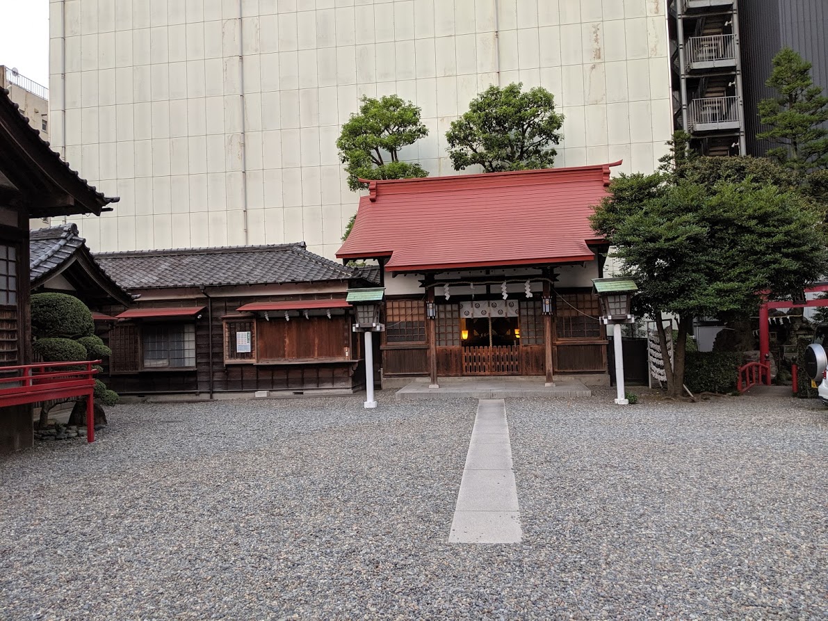 横浜関内にあるホテル　アルファーワンはどうかな、そんで厳島神社に行きました。