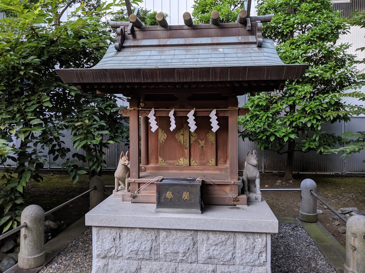 横浜関内にあるホテル　アルファーワンはどうかな、そんで厳島神社に行きました。