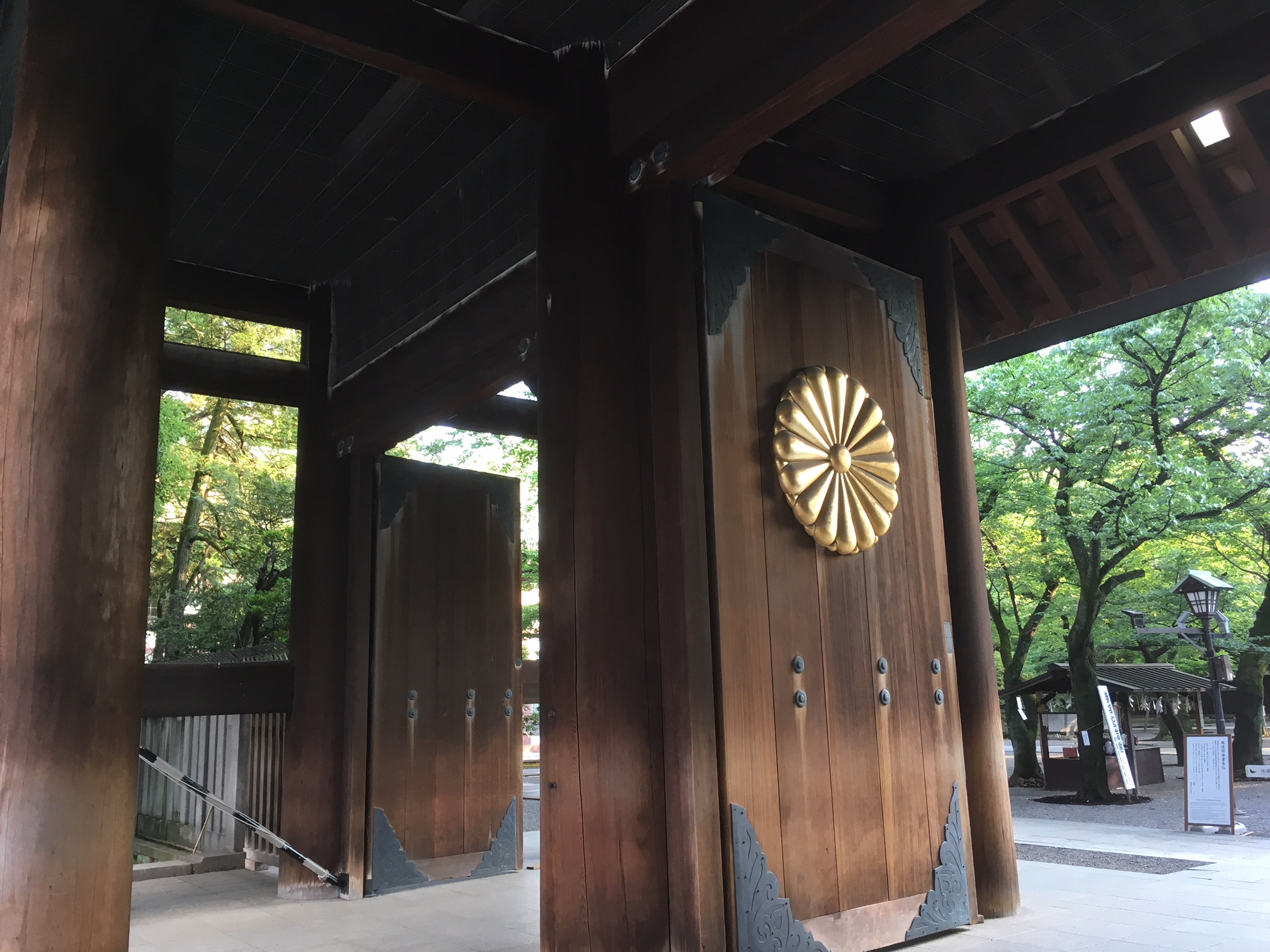 靖国神社　大鳥居　狛犬