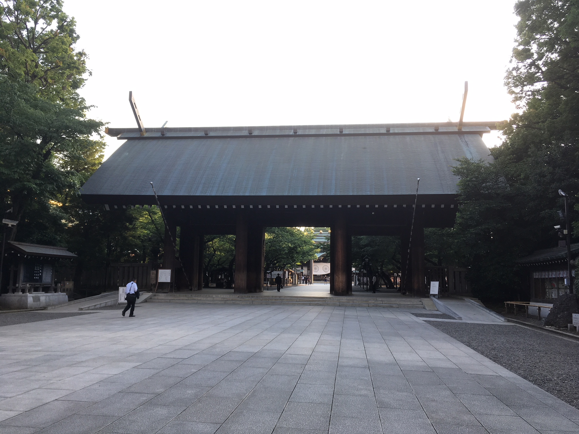 靖国神社　大鳥居　狛犬