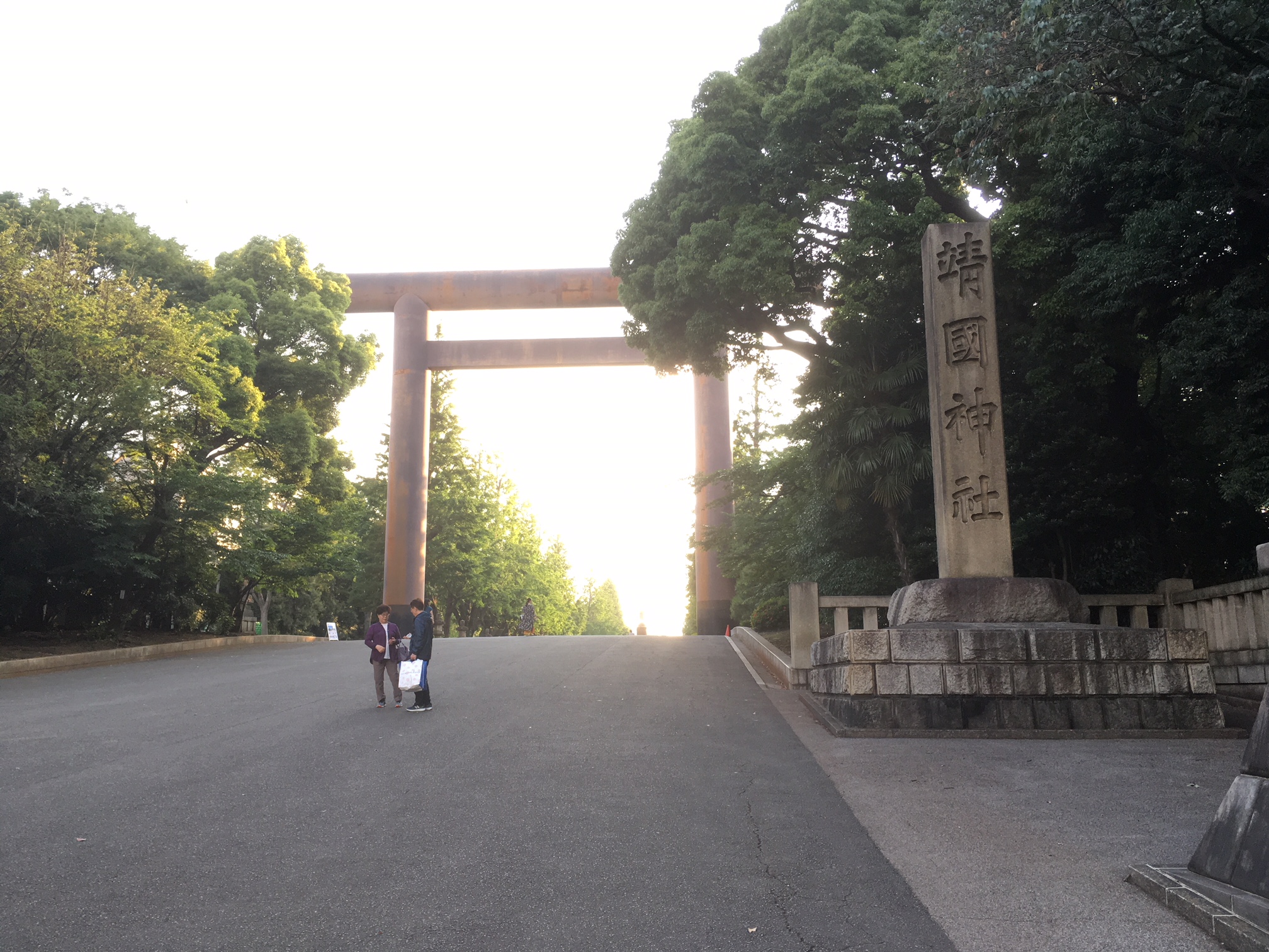 靖国神社　大鳥居　狛犬