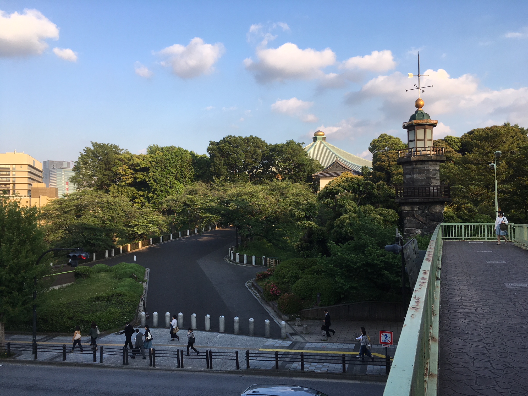 靖国神社　大鳥居　狛犬