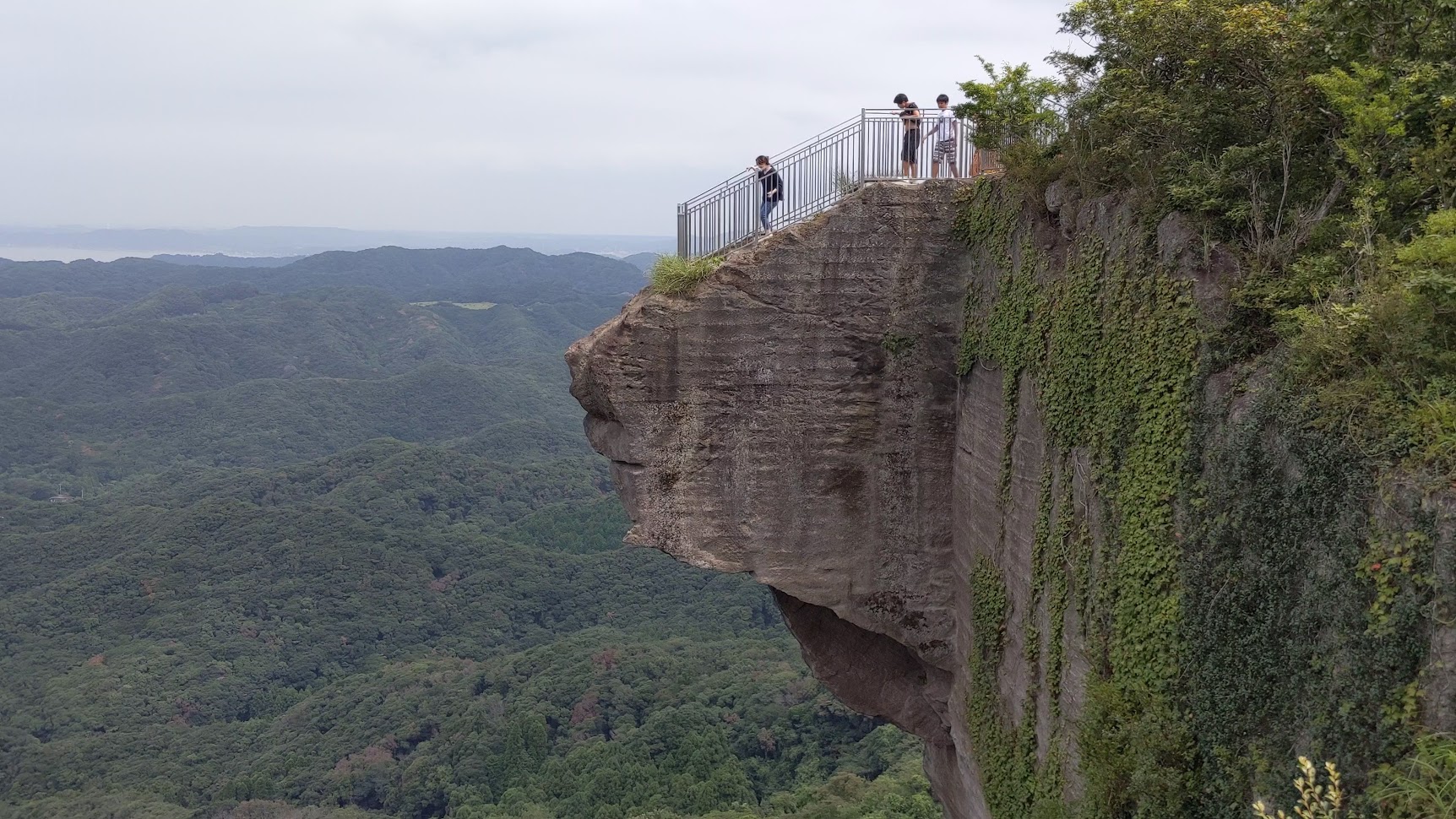 日本一大きな大仏さんがいる日本寺の鋸山に行きました。その一